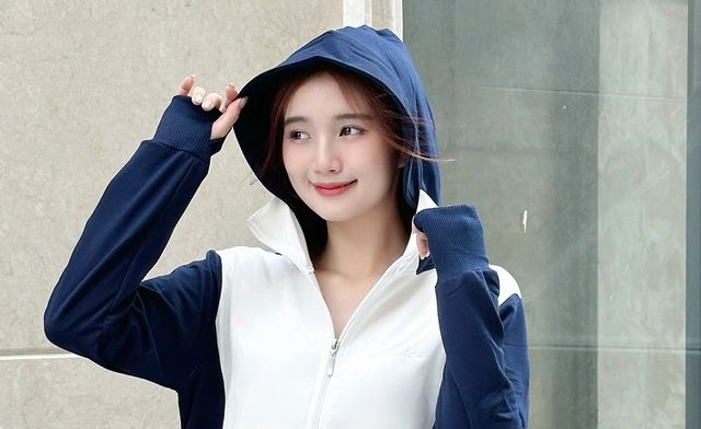 Áo khoác có mũ 'chiếm sóng' những ngày trở gió