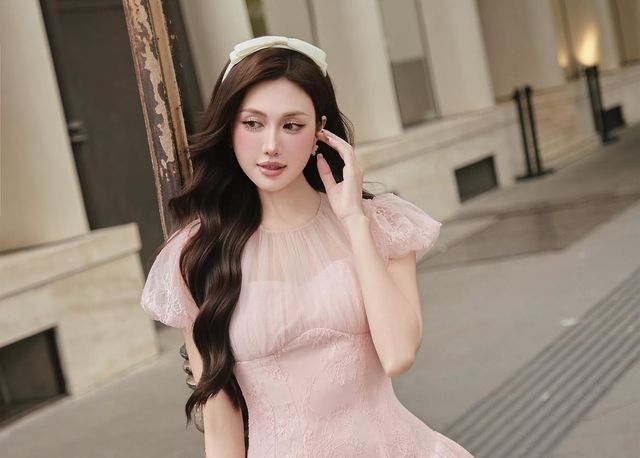 Nghệ thuật diện đồ đơn sắc giúp nàng nâng tầm đẳng cấp