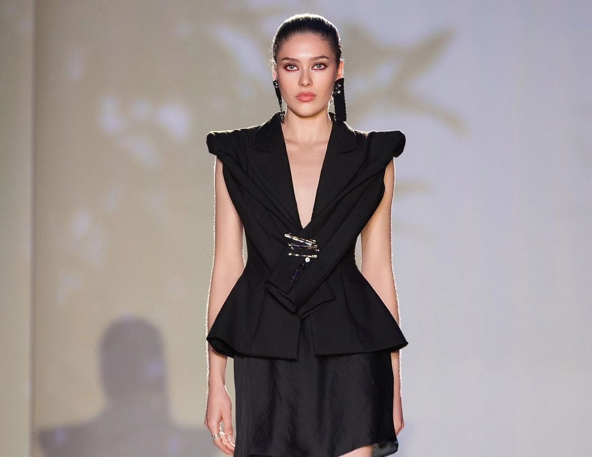 Nhà mốt Việt diễn show ở London Fashion Week